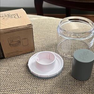 Pampered Chef Herb Storage Container with Gray Lid